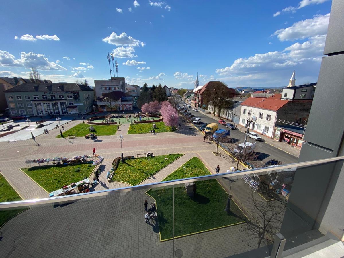 Готель Тячів Exterior photo