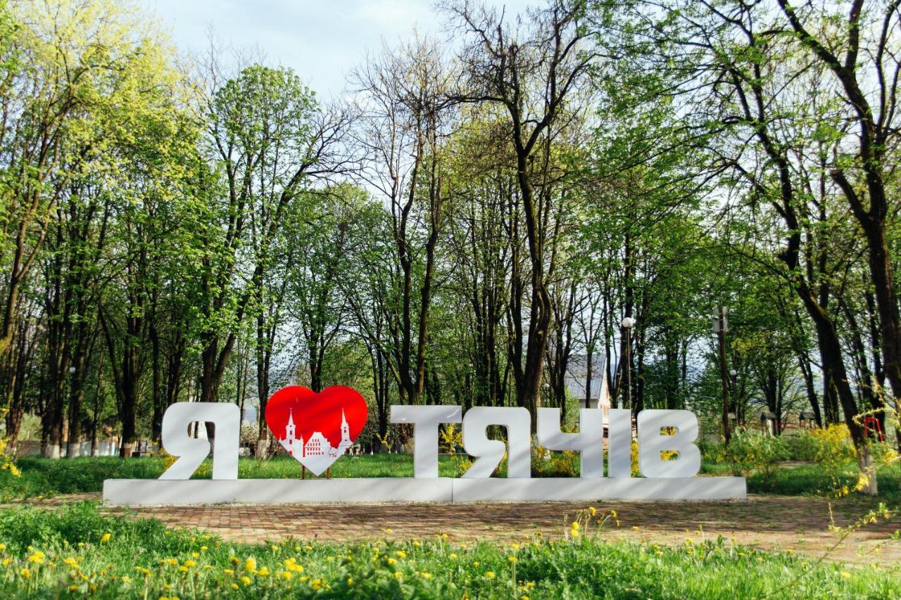 Готель Тячів Exterior photo